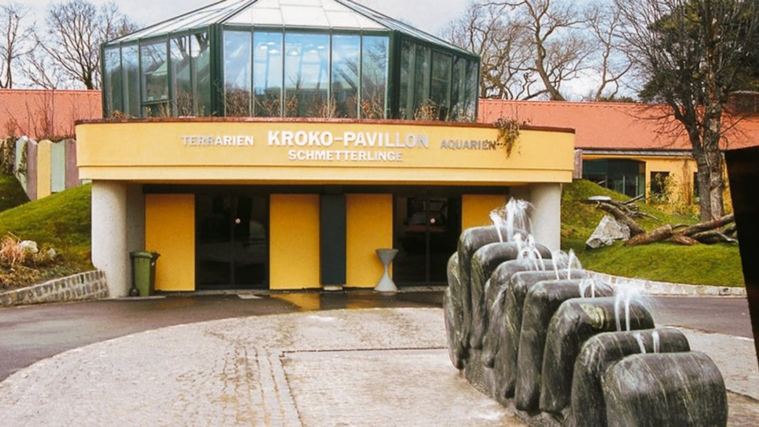 Entrance to the Crocodile Pavilion at Schönbrunn Zoo, Vienna, with a stone fountain.