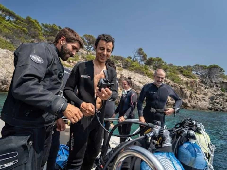 Scuba tour with one dive from Bonaire Harbour for certified divers