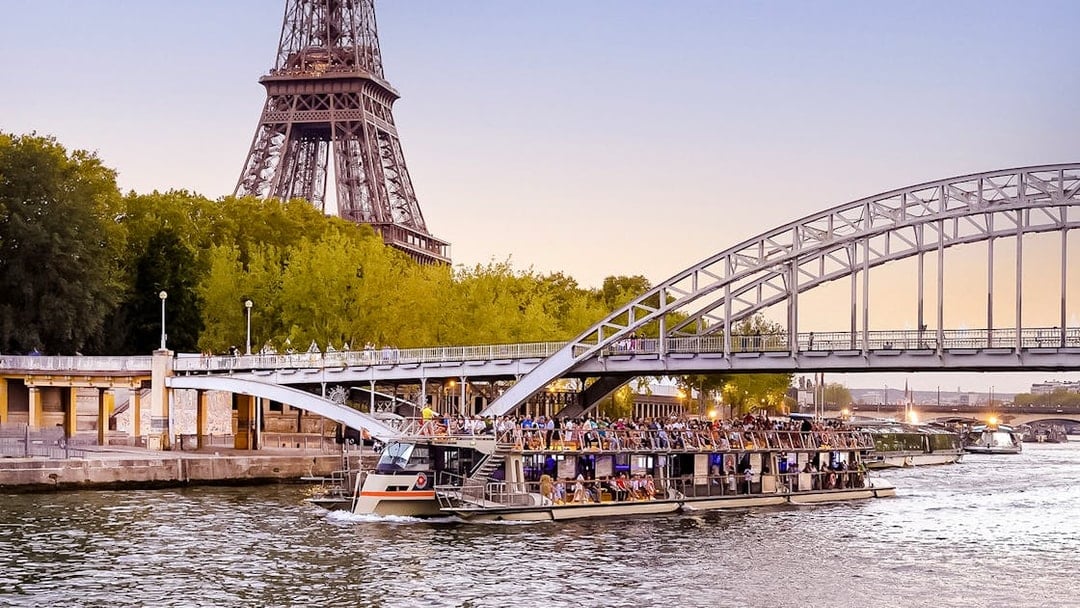 Seine River 1-Hour Sightseeing Cruise from the Eiffel Tower