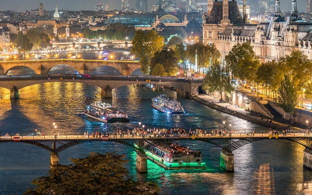 Seine River Cruise with Champagne from Notre-Dame Image 10