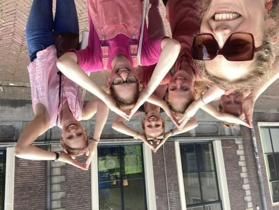 Self-guided interactive pub trail in Leeuwarden with online app
