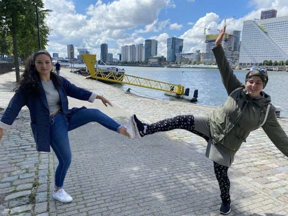 Self guided tour with interactive city game of Rotterdam