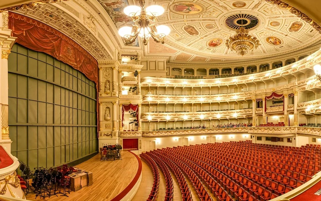 Semperoper Guided Tour for Families Image 7