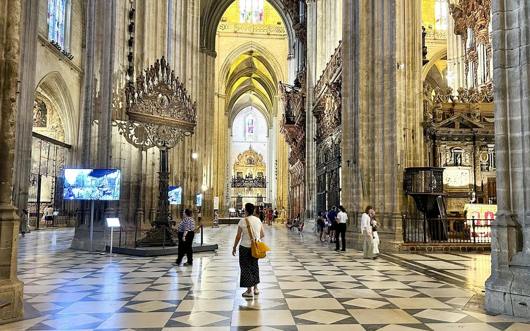 Alcázar of Seville + Seville Cathedral + La Giralda Skip-the-Line Guided Tour Image 6