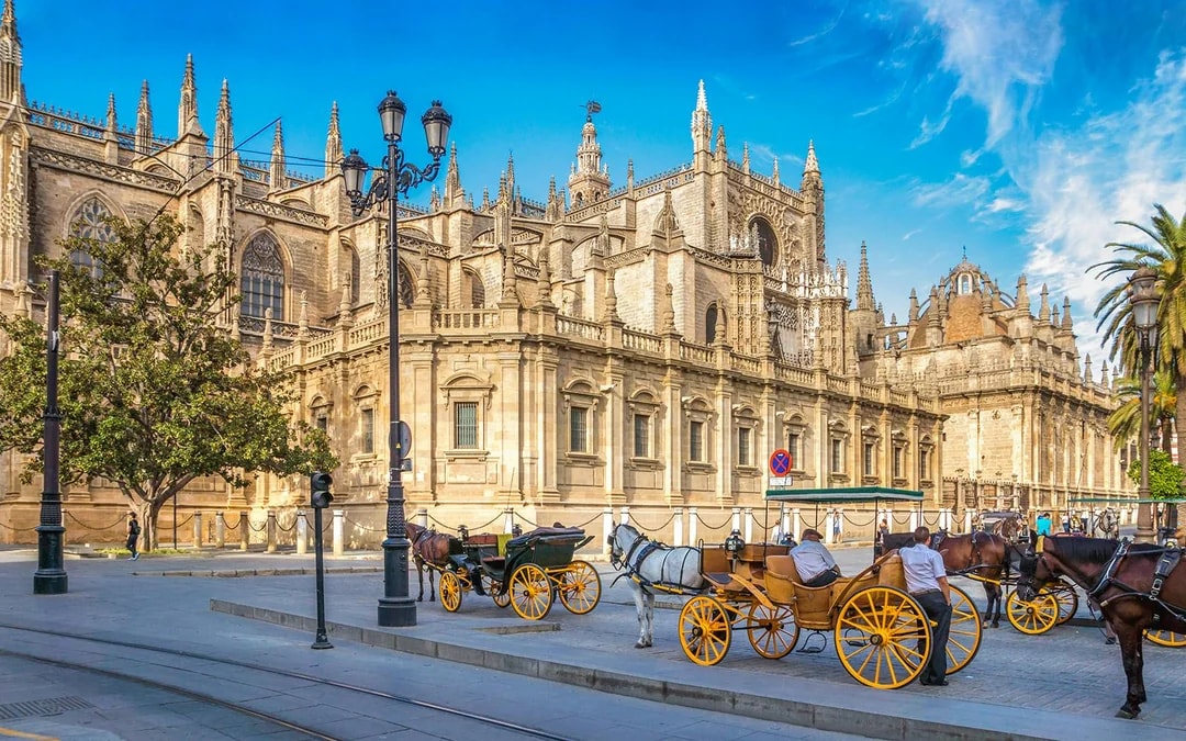 Alcázar of Seville + Seville Cathedral + La Giralda Skip-the-Line Guided Tour Image 2
