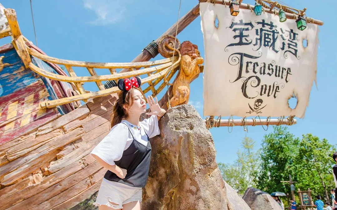 Shanghai Disneyland 1-Day Ticket with Premier Access (8 Attractions) Image 6