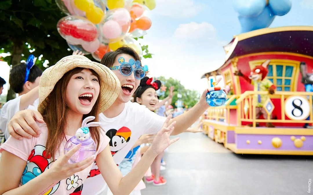 Shanghai Disneyland 1-Day Ticket with Premier Access (8 Attractions) Image 1