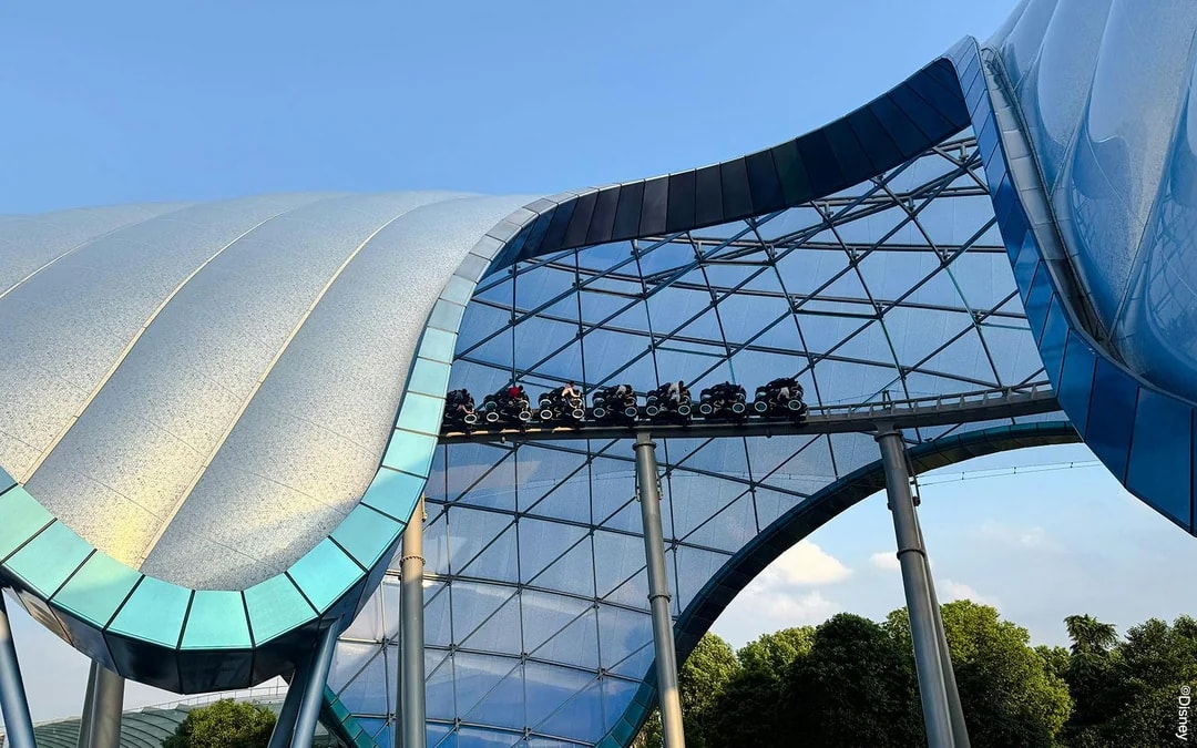 Shanghai Disneyland 1-Day Ticket with Premier Access (14 Attractions) Image 2