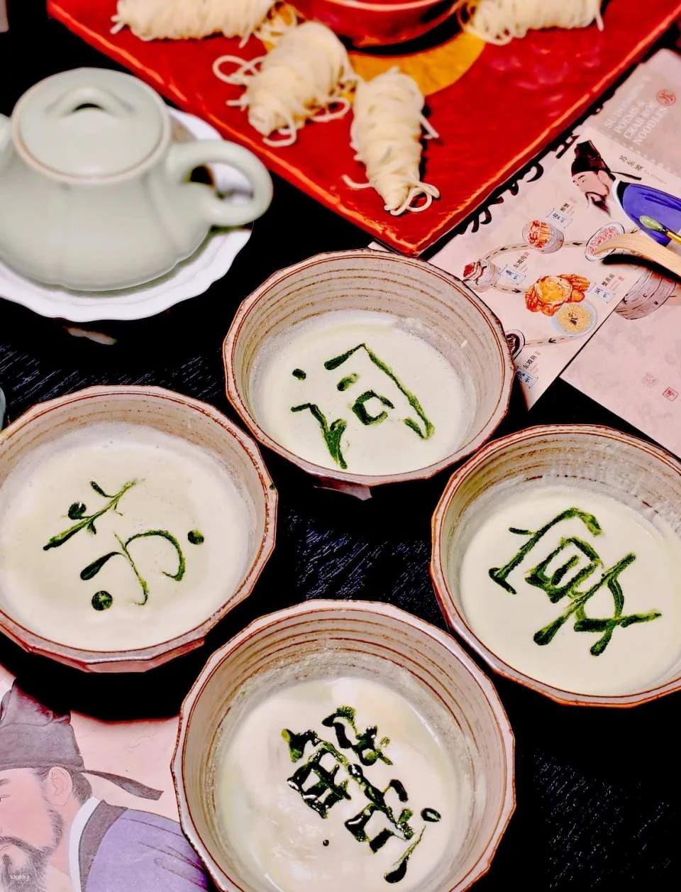Shanghai Su Temple Crab Feast (an immersive crab feast featuring crab roe noodles and Dongpo pork inspired by Su Shi's poetry, near the Bund)