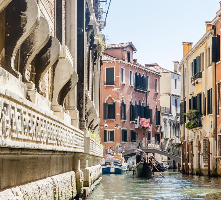 Venice: Shared Gondola Ride Across the Grand Canal