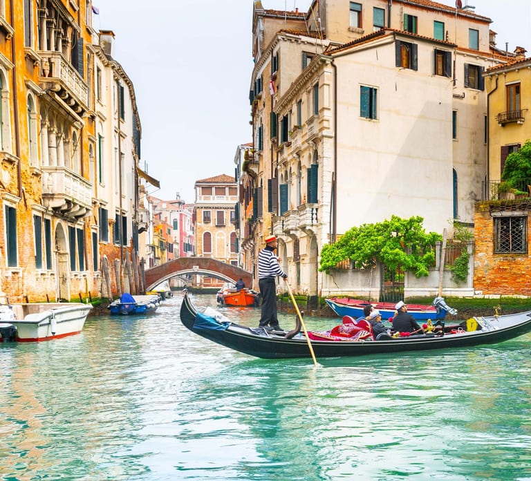 Venice: Shared Gondola Ride Across the Grand Canal