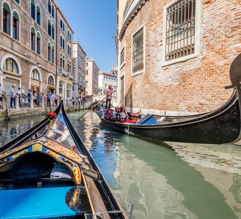 Venice: Shared Gondola Ride Across the Grand Canal