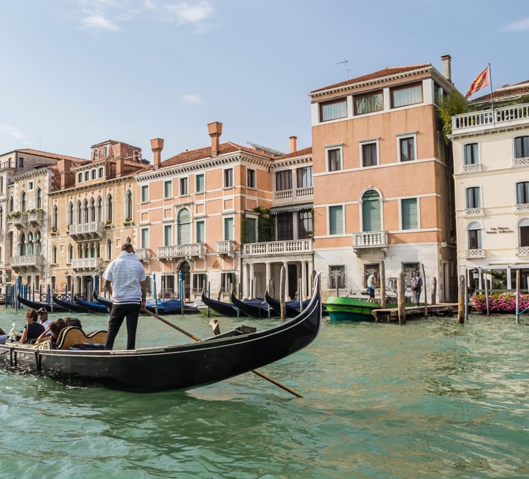 Venice: Shared Gondola Ride Across the Grand Canal