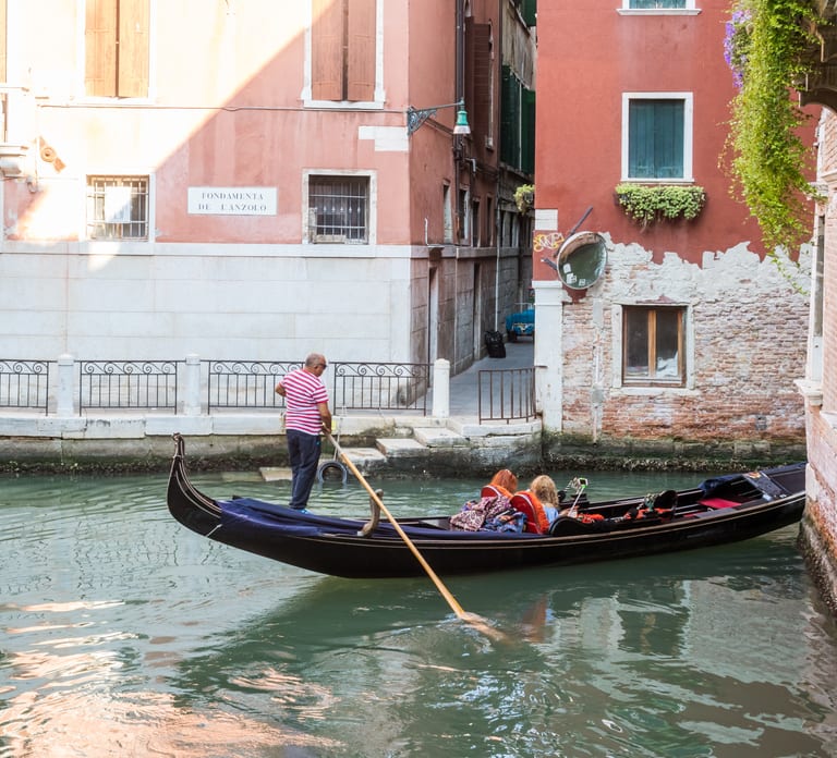 Venice: Shared Gondola Ride Across the Grand Canal