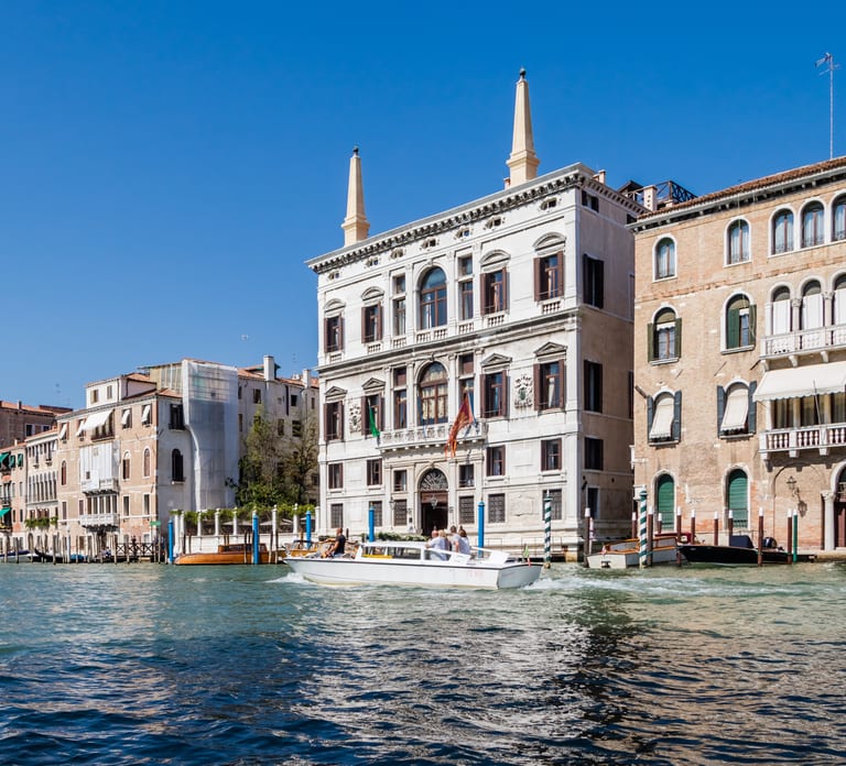 Venice: Shared Gondola Ride Across the Grand Canal