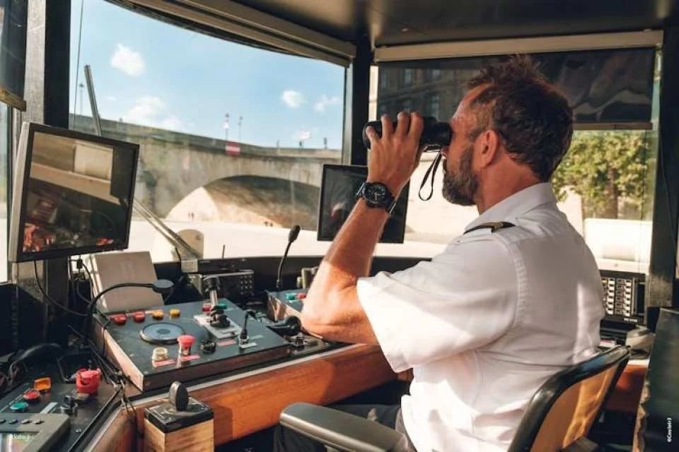 Sightseeing cruise tickets with live guide