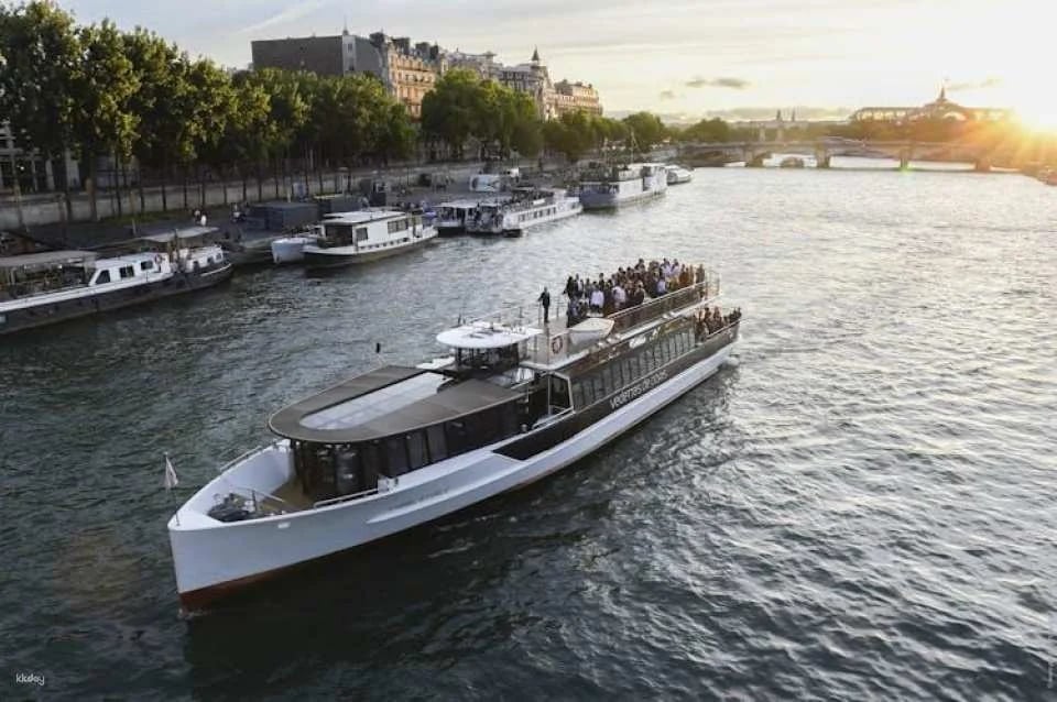 Sightseeing cruise tickets with live guide