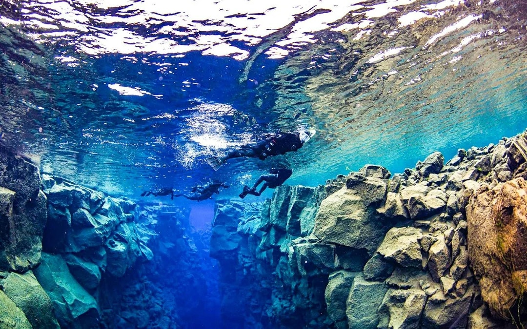 Silfra: Snorkeling or scubadiving between two continents tour with photos Image 3