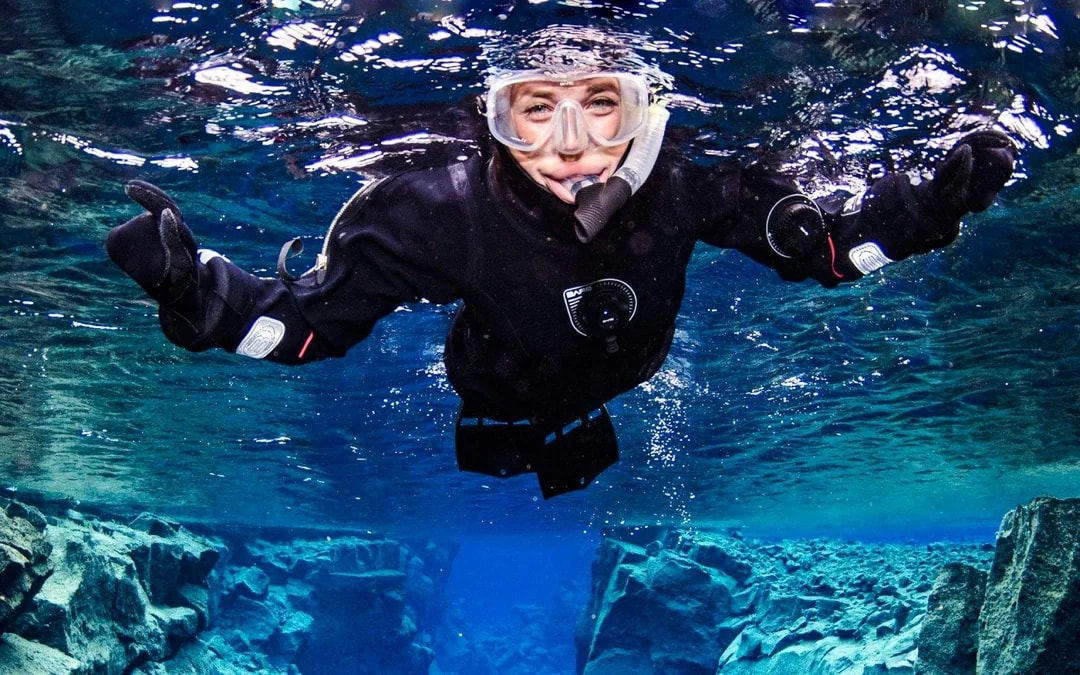 Silfra: Snorkeling or scubadiving between two continents tour with photos Image 4