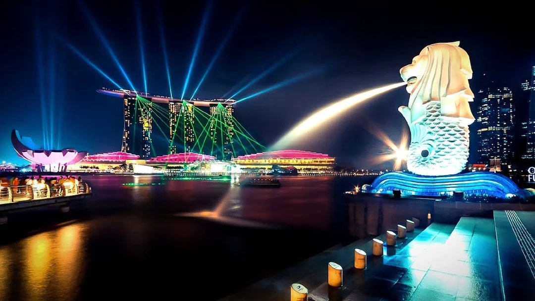 Marina Bay Sands and Merlion Park at night, Singapore 4G SIM Card pick-up location.