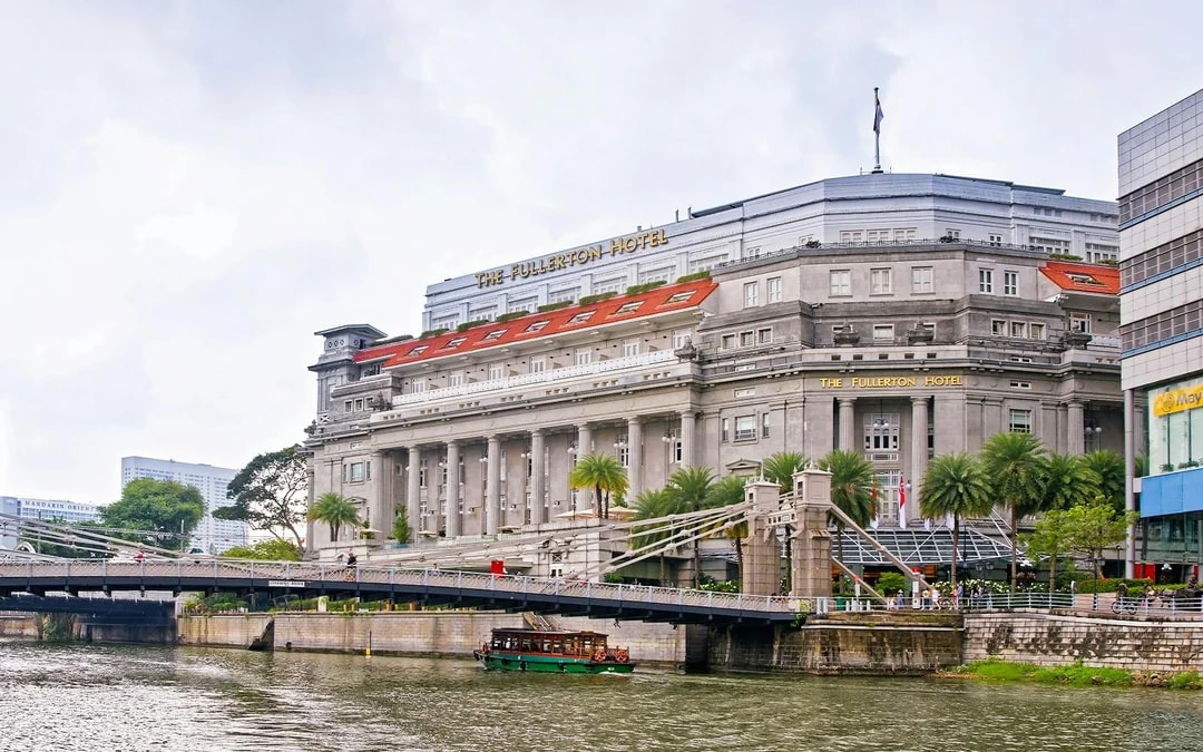 Singapore River Cruise + Chilli Crab and Seafood Experience Image 7
