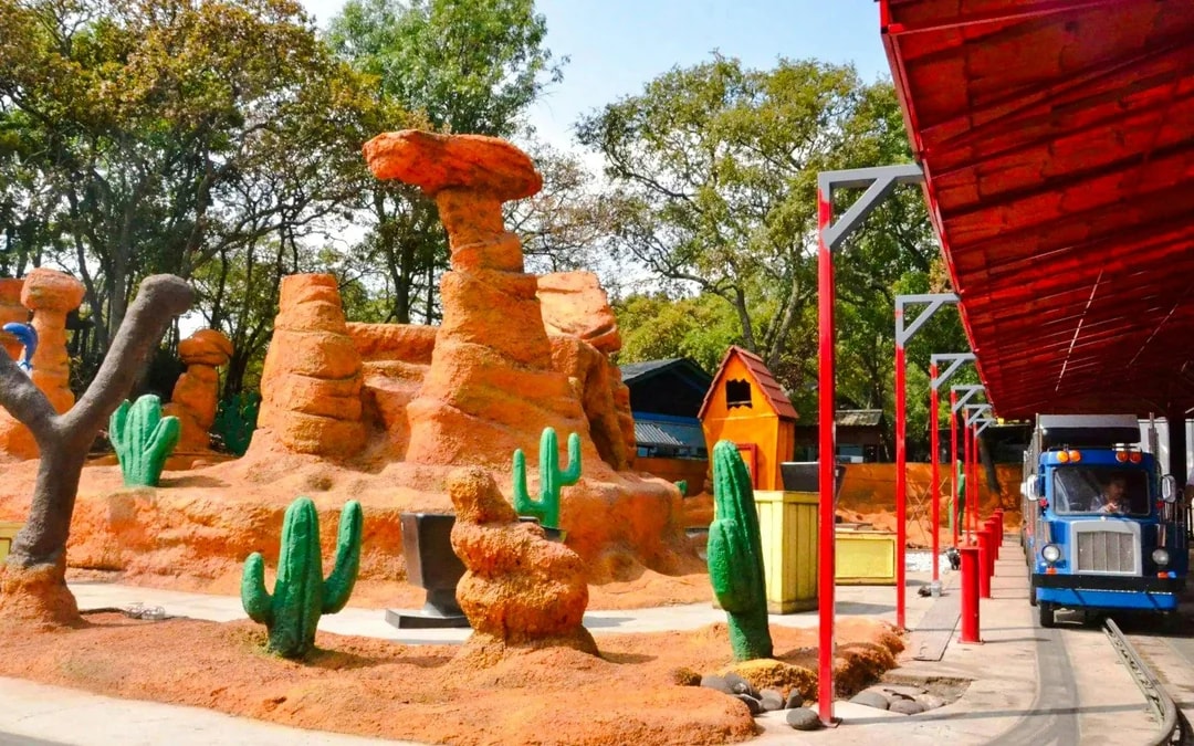 Six Flags Mexico One Day Ticket Image 2
