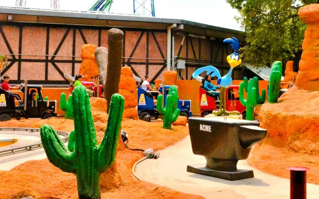 Six Flags Mexico One Day Ticket Image 7