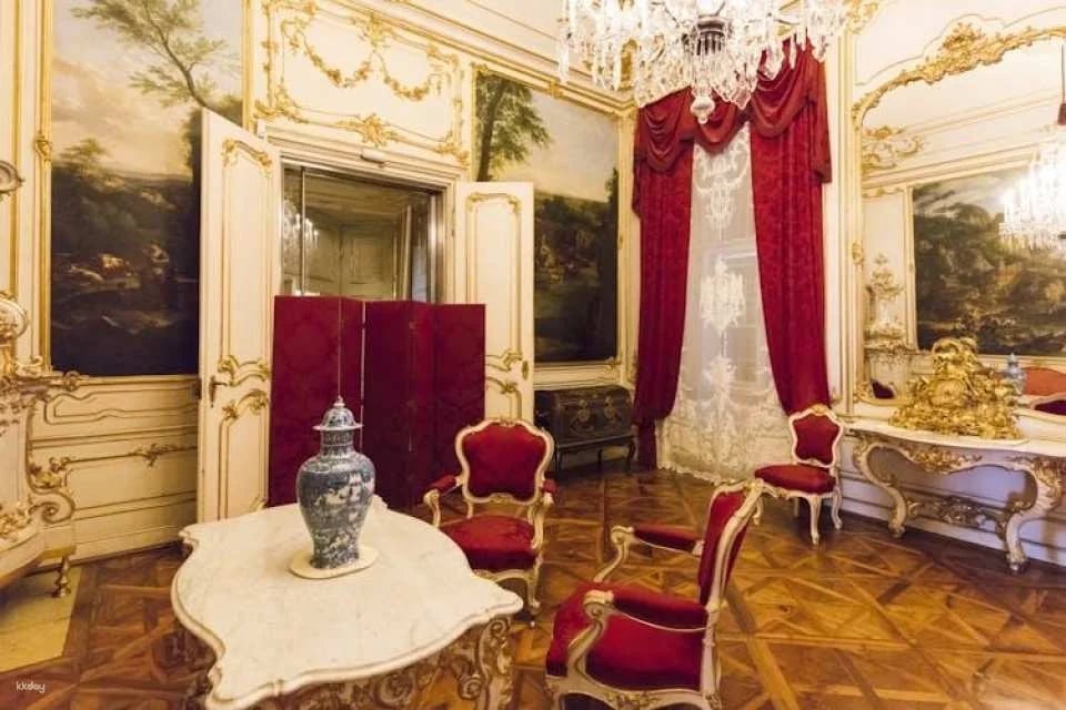 Skip-the-Line Entrance with Guide to Schonbrunn Palace and Gardens