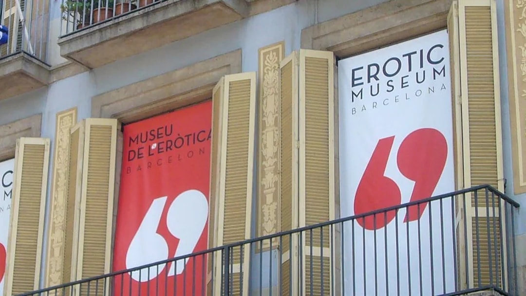 Erotic Museum Barcelona entrance with banners and balcony.