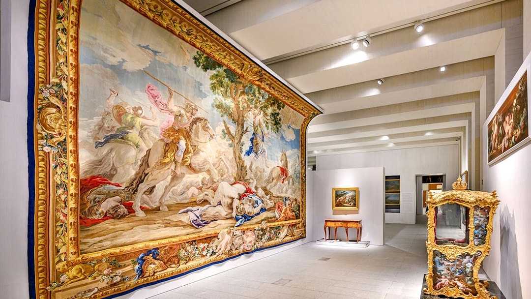 Royal Collections Gallery tapestry and ornate cabinet display.