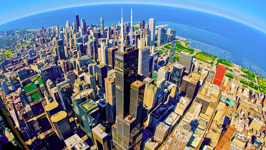 Skyline view from the Skydeck at Willis Tower, Chicago, overlooking Lake Michigan and city skyscrapers.