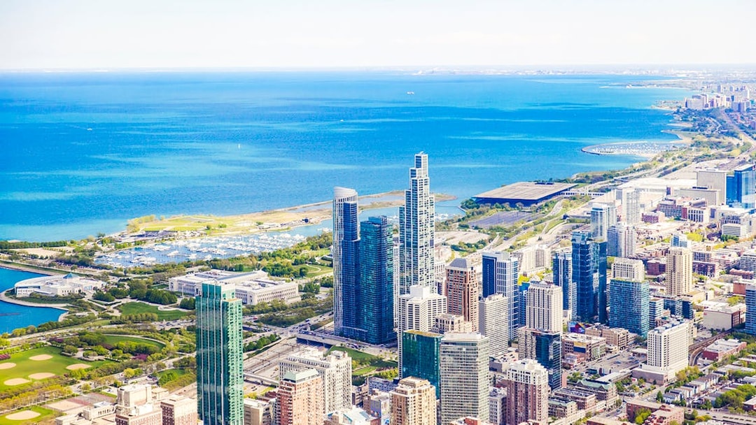 View of Chicago skyline and Lake Michigan from Skydeck at Willis Tower.