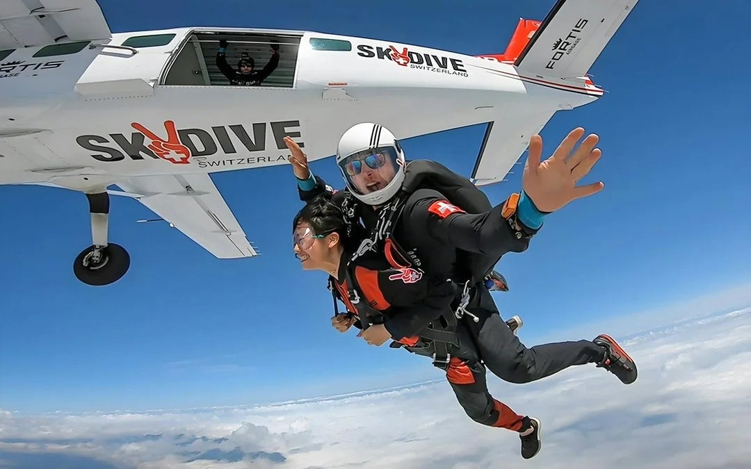 Skydive Switzerland Tickets: Tandem Skydive from 13,000 Ft Image 1