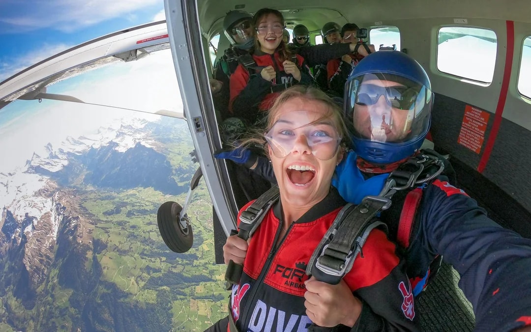 Skydive Switzerland Tickets: Tandem Skydive from 13,000 Ft Image 5