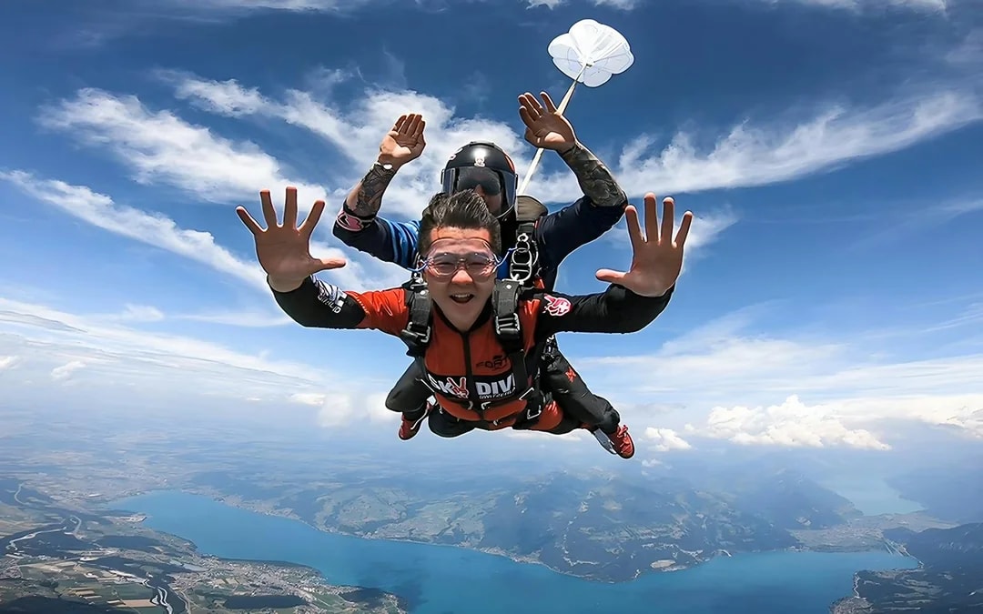 Skydive Switzerland Tickets: Tandem Skydive from 13,000 Ft Image 7