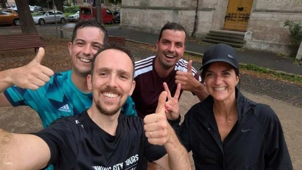 Small-group guided running city tour in Schwerin