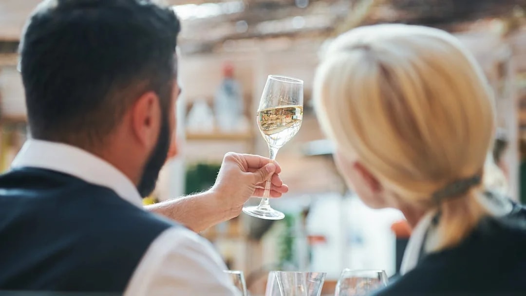 Young couple tasting wine during a Pisa tour.