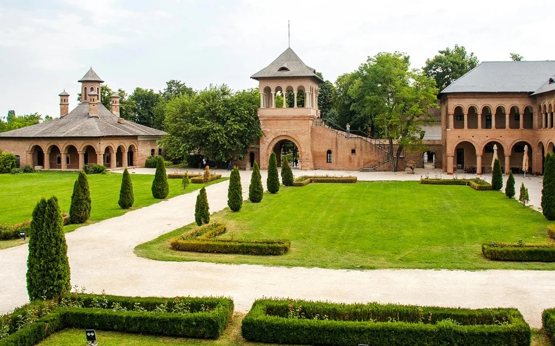  From Bucharest: Mogosoaia Palace & Snagov Monastery (Dracula's Tomb) Day Tour Image 8