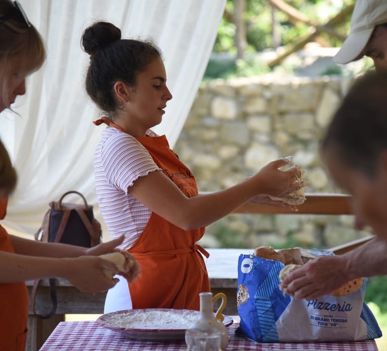 Sorrento: Pizza Lesson, Wine, and Limoncello at a Local Farm