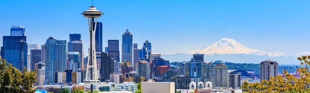 Space Needle and Chihuly Garden And Glass - Seattle