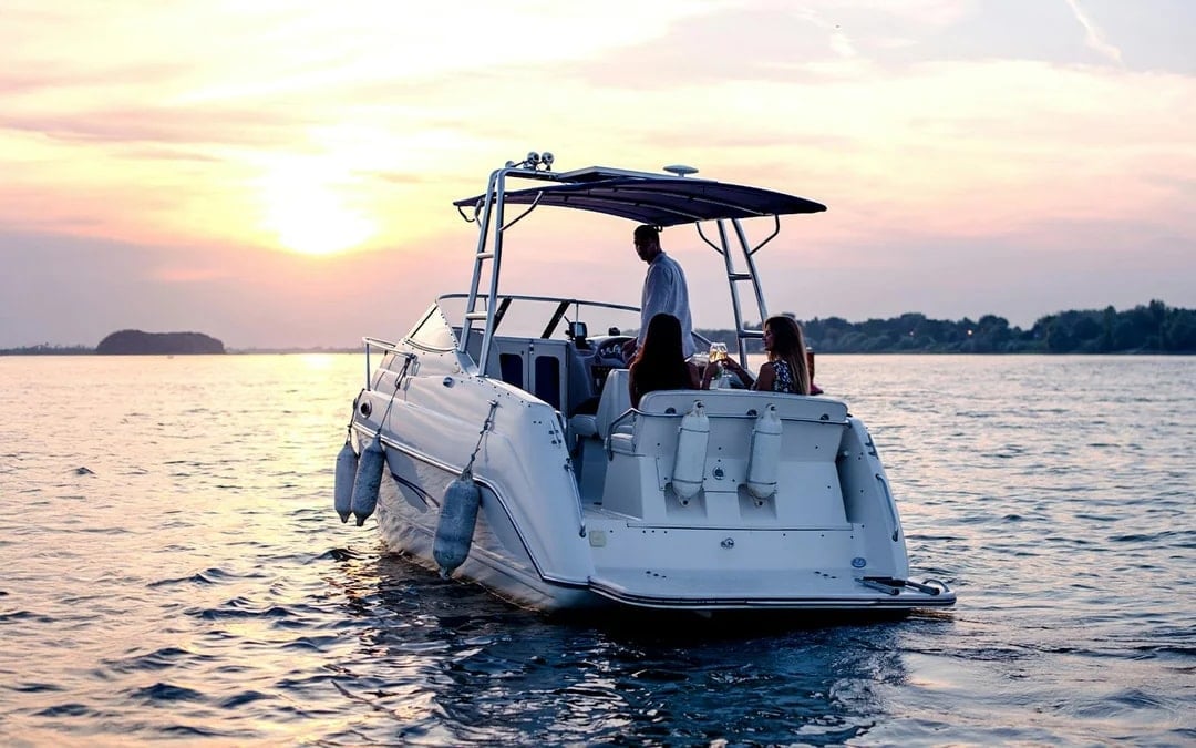 Speedboat Tour of Southern Islands on Yacht with Drink Image 1