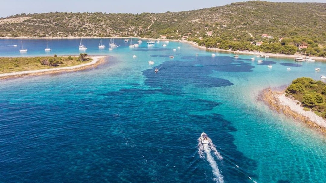 From Split: Blue Lagoon, Duga Bay & Trogir Boat Tour with Snorkeling