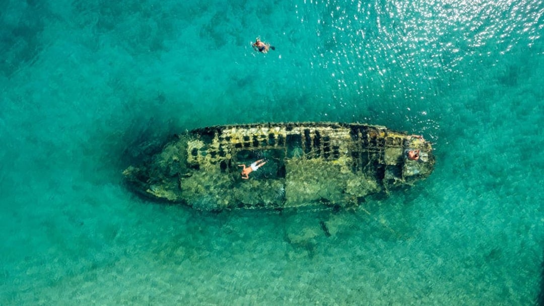 From Split: Blue Lagoon, Shipwreck & Solta Cruise with Lunch