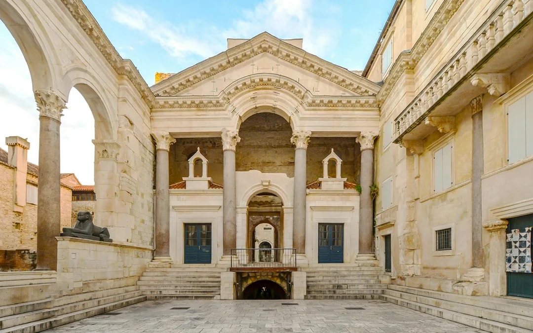 Split: Diocletian's Palace and Old Town Guided Tour Image 3