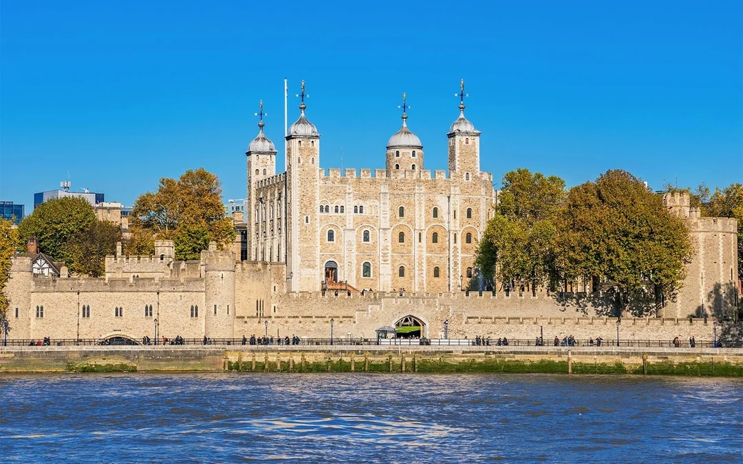 St. Paul's Cathedral & Tower of London Guided Tour with Thames River Cruise Image 3