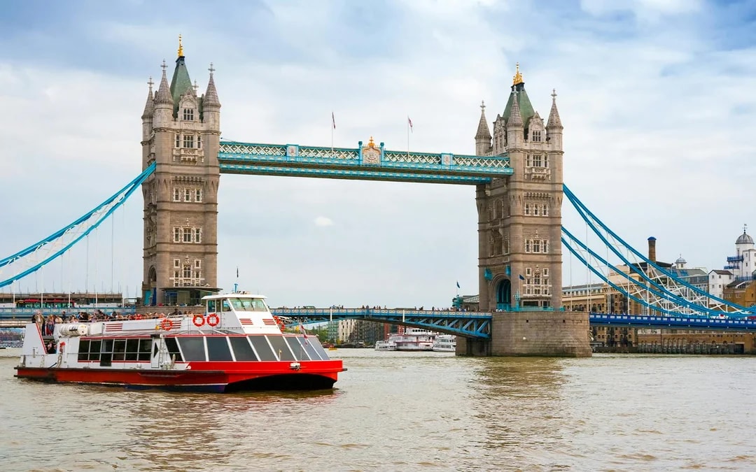 St. Paul's Cathedral & Tower of London Guided Tour with Thames River Cruise Image 4