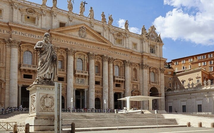 St. Peter’s Basilica Skip-the-Line Tickets and Papal Grottoes Access Image 9