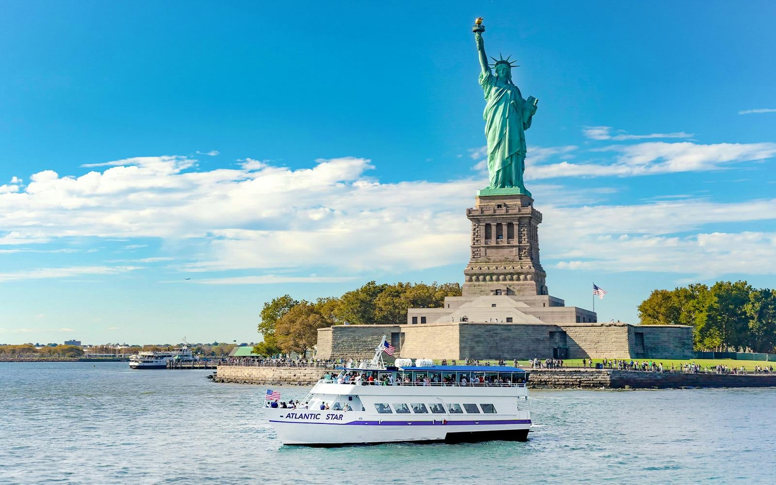 Statue of Liberty & NYC Landmarks 1.5-Hour Sightseeing Cruise (statue-of-liberty-and-nyc-landmarks-1-5-hour-sightseeing-cruise)