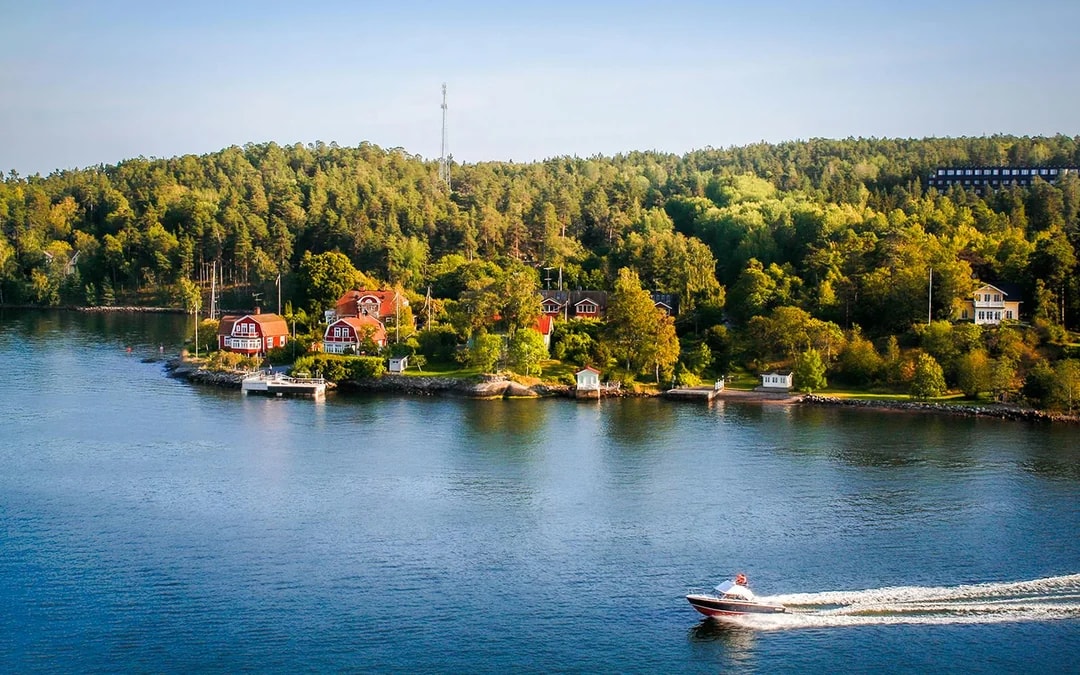 Stockholm: Archipelago Guided Cruise with Craft Beer Image 4