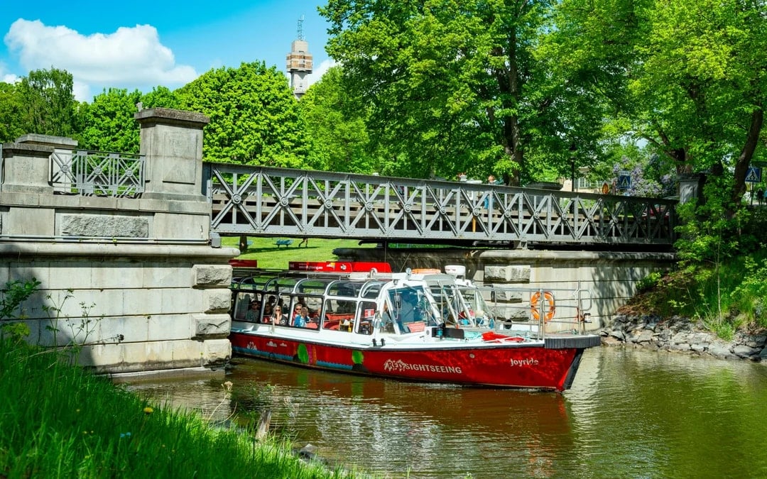 Stockholm: City Sightseeing Cruise with Fresh Pizza